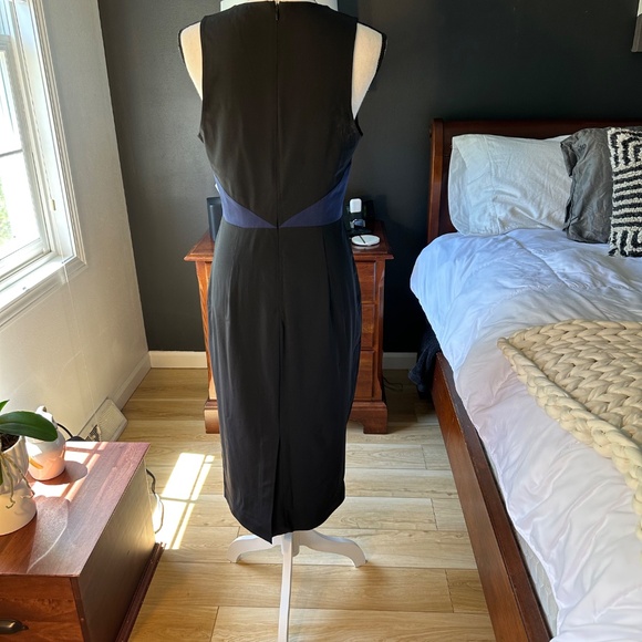 Diane Von Furstenberg Sleeveless Blue and Black Midi Dress - Size 8 - Picture 4 of 6